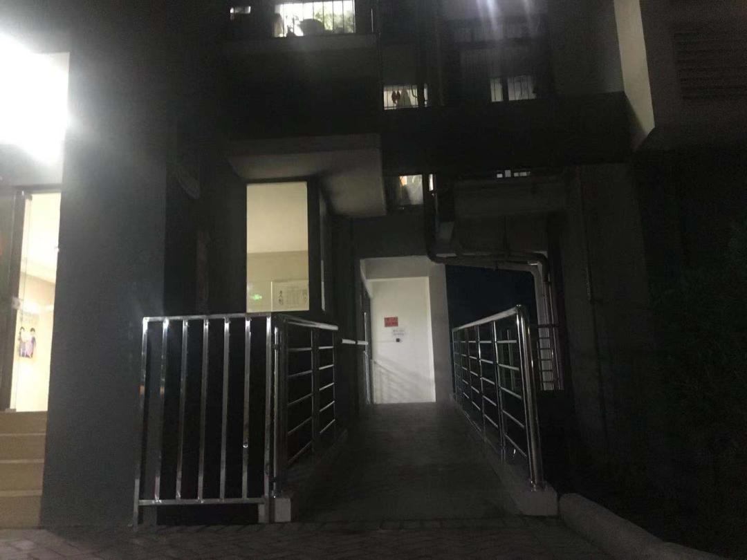 DƬ